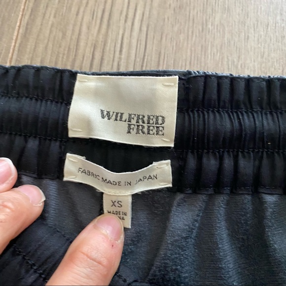 🍂 FALL essential. WILFRED FREE Black Faux Leather Pants - Picture 5 of 13